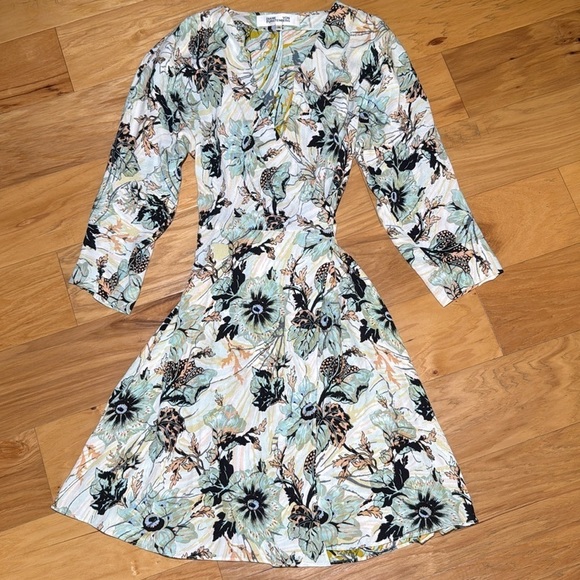 DVF Diane von Furstenberg Evelyn Wrap Dress - Picture 1 of 9